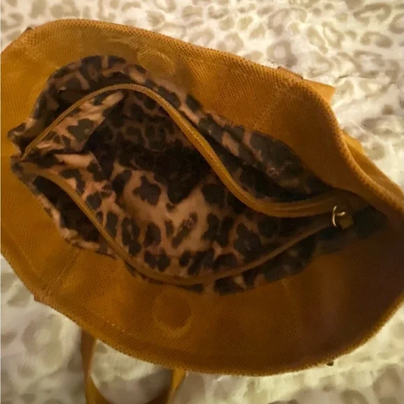 B Makowsky Tan Leather ShoulderBag NWT Beautiful Soft Exterior Leopard Interior - Picture 7 of 9